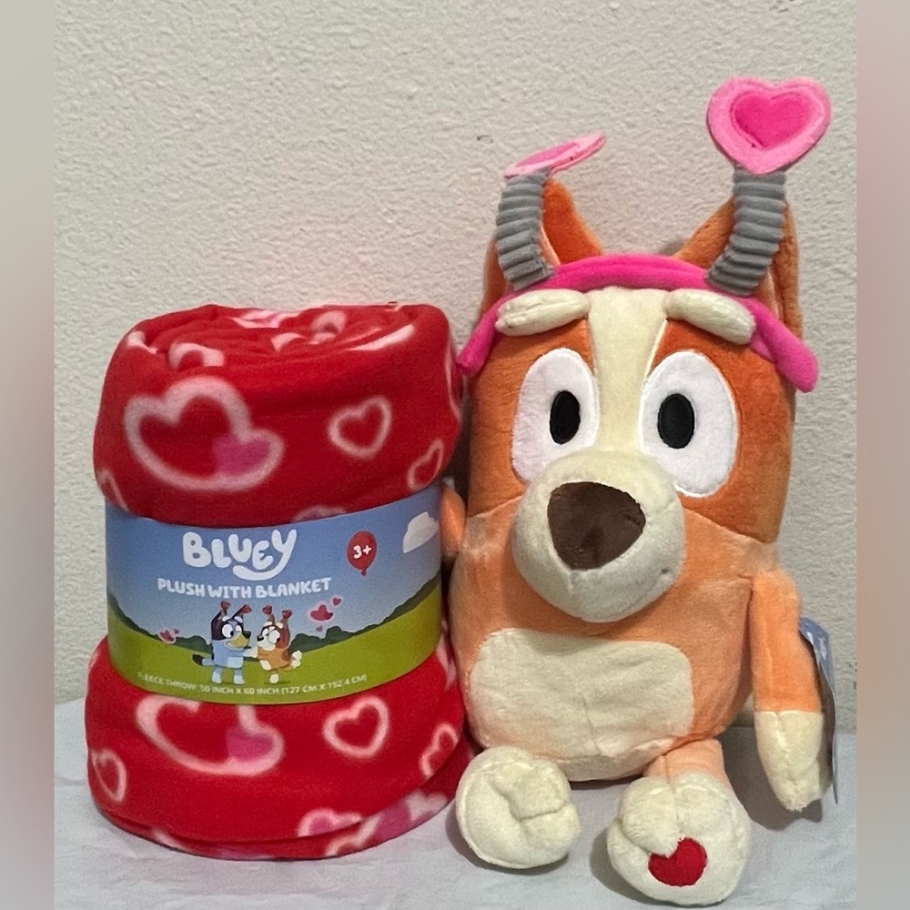 Bluey Bingo Plush and Fleece Throw Blanket Set. Brand New